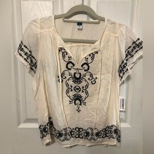 NWT Old Navy Women's Cream and Black Embroidered Top